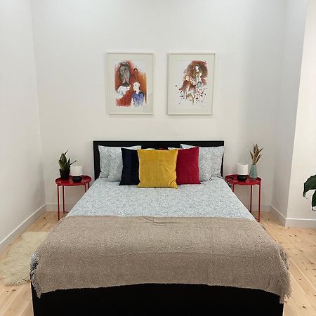 Modern Bedroom In Lisabona Exterior foto