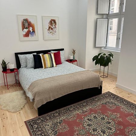 Modern Bedroom In Lisabona Exterior foto
